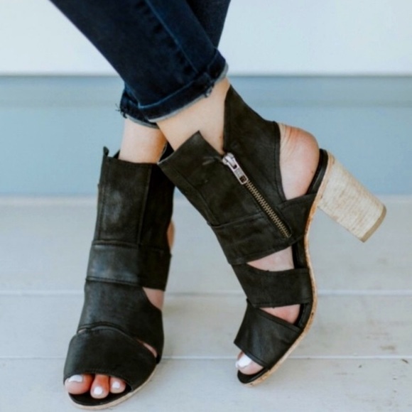 Free People Effie Block Heel Cut Out Bootie Black Size 38 - Picture 4 of 16